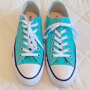 Teal Converse low tops sneaker